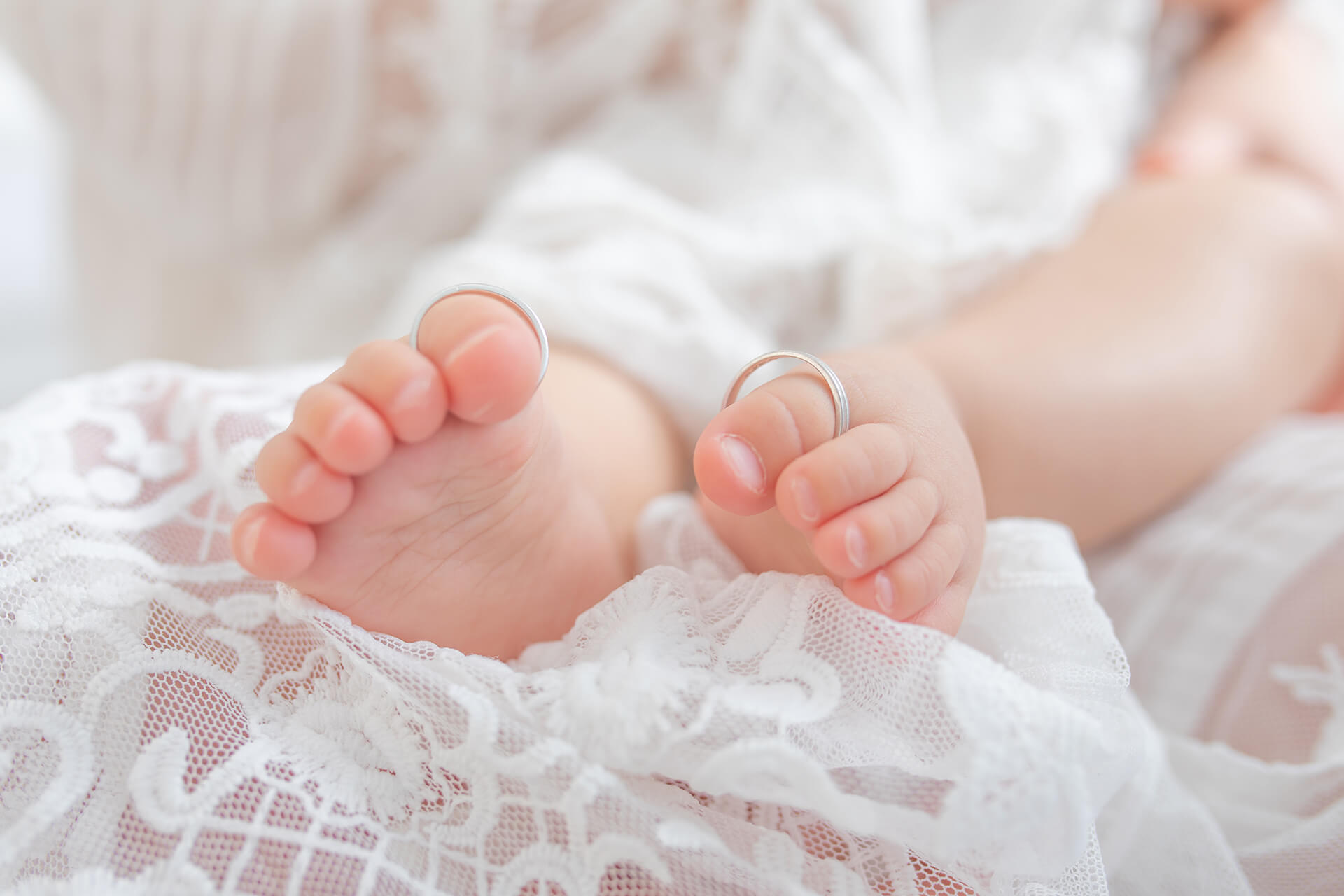 ハーフバースデー写真、赤ちゃんの足の写真